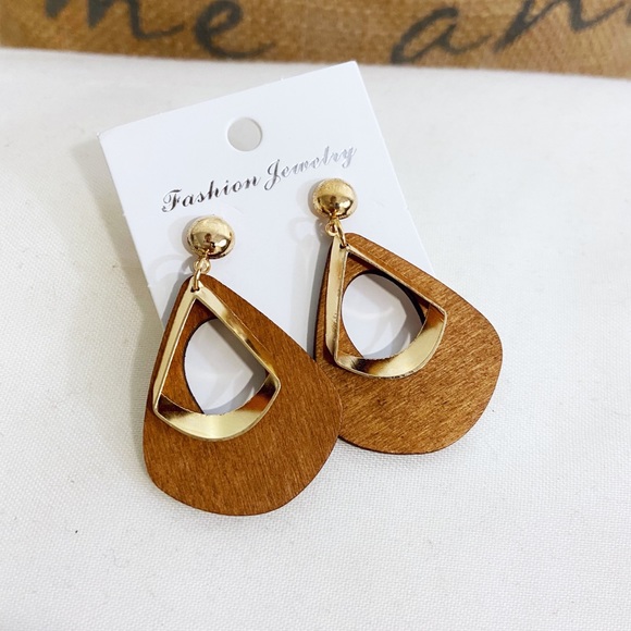 Boutique Jewelry - 🎀 NEW • Brown & Golden Wood Boho Dangle Earrings